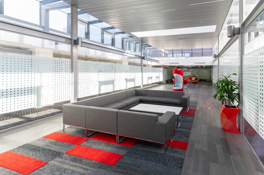 7-13 New Bridge St, Newcastle Upon Tyne to rent - Interior Photo - Image 2 of 11