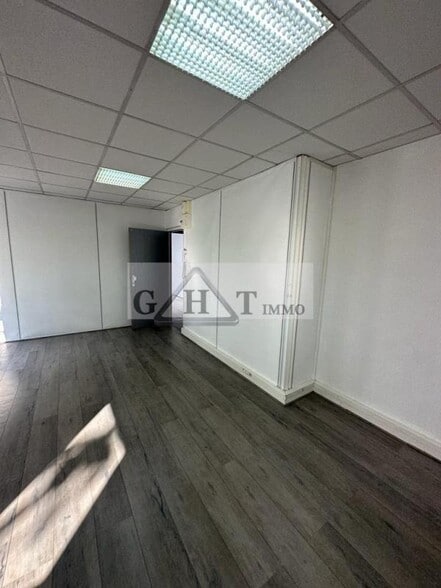 Office in Bonneuil-sur-Marne to rent - Interior Photo - Image 2 of 4