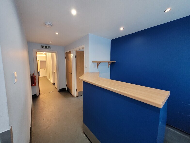 17 Victoria St, Aberdeen to rent - Building Photo - Image 2 of 4