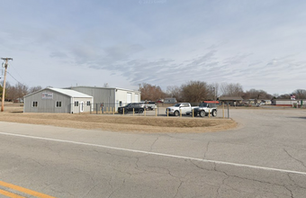 700 Commercial, Mounds, OK for rent Primary Photo- Image 1 of 3