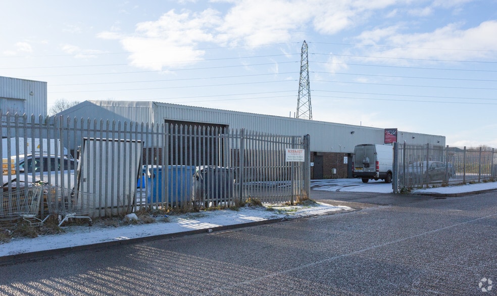 Lyon Rd, Linwood to rent - Building Photo - Image 3 of 3