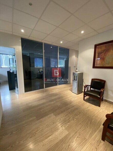 Office in Avignon for sale - Interior Photo - Image 2 of 9
