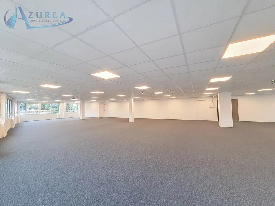 Office in Le Cannet to rent Interior Photo- Image 1 of 5