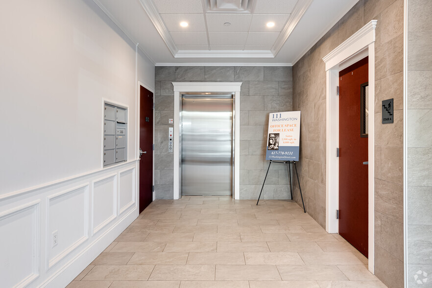 111 Washington St, Quincy, MA for rent - Lobby - Image 2 of 9