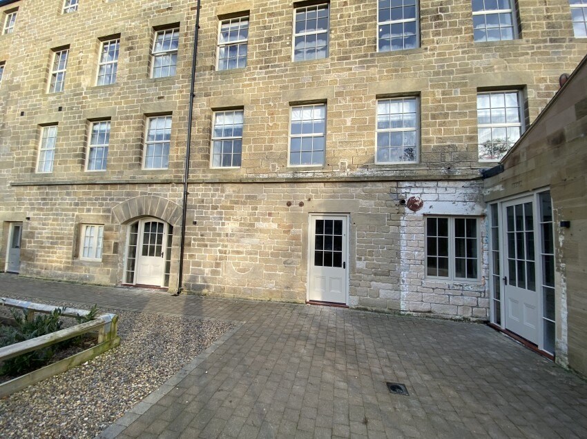 Mill Ln, Harrogate to rent Building Photo- Image 1 of 12