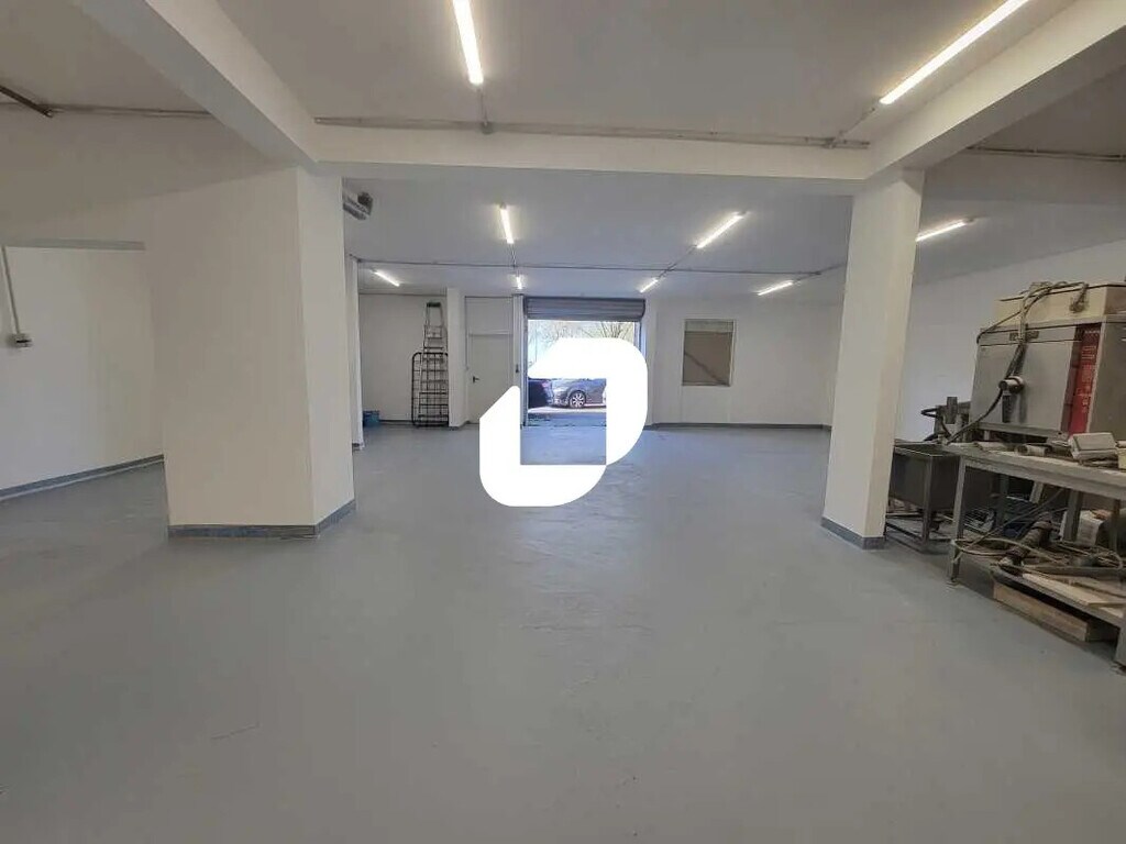 Location Local d'activités 218 m² - Photo 1