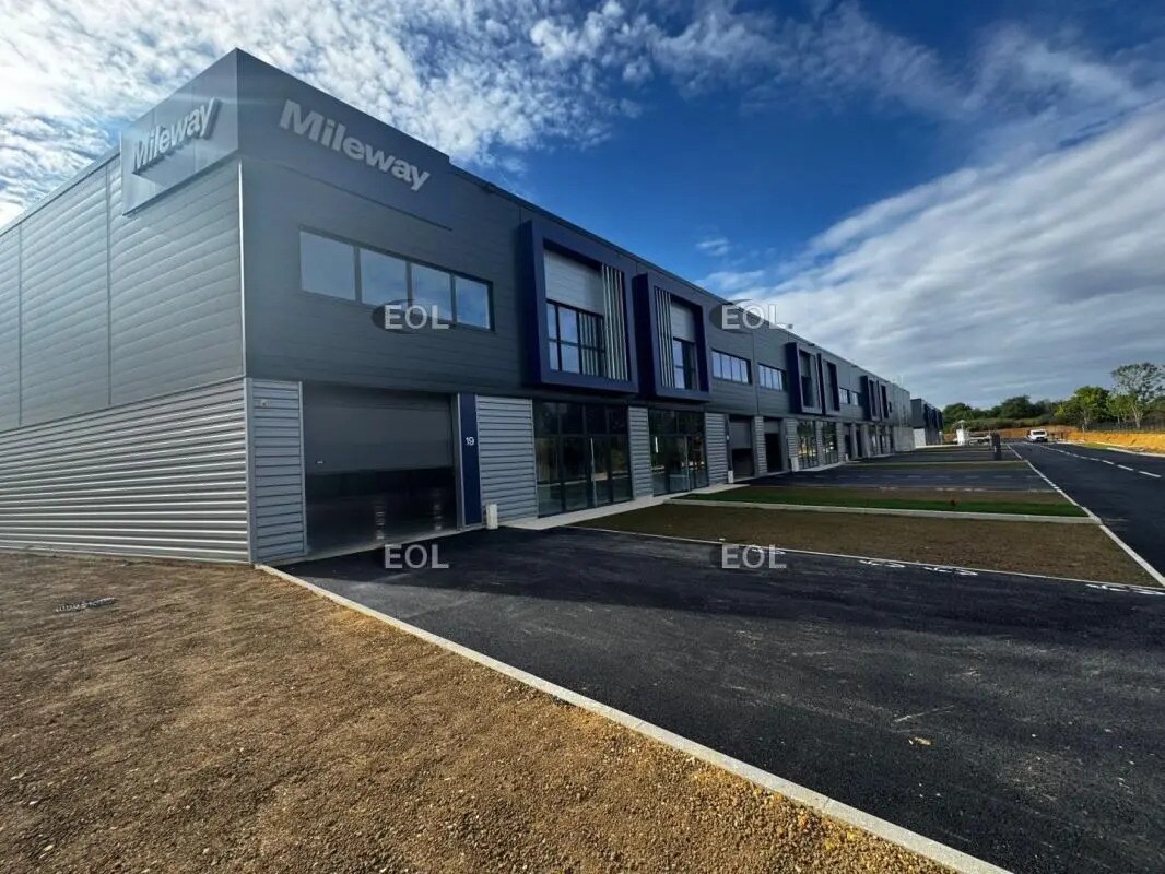 Light Industrial in Villebon-sur-Yvette to rent Building Photo- Image 1 of 9