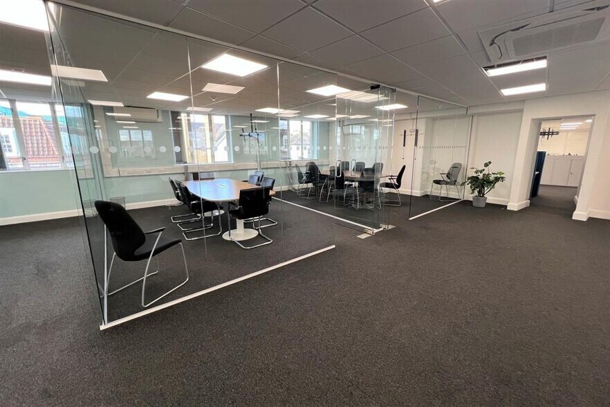 Parkway, Chelmsford to rent - Building Photo - Image 3 of 19