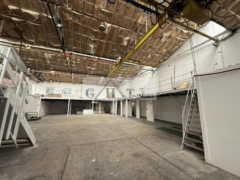 Industrial in Montreuil for sale - Building Photo - Image 3 of 3
