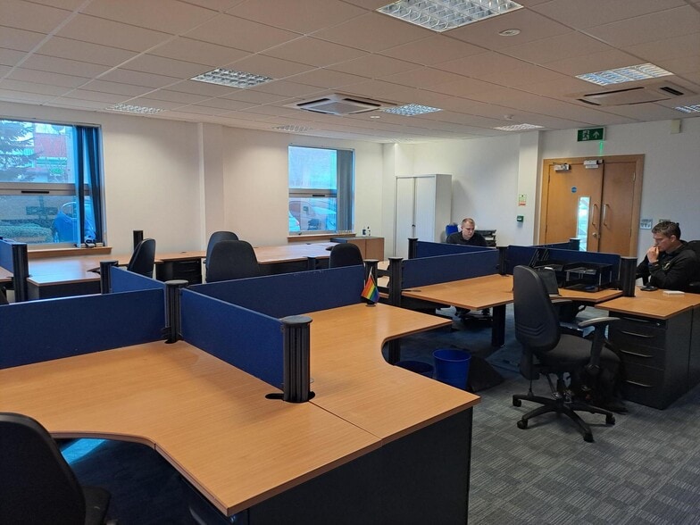 Whittle Way, Stevenage to rent - Building Photo - Image 3 of 18