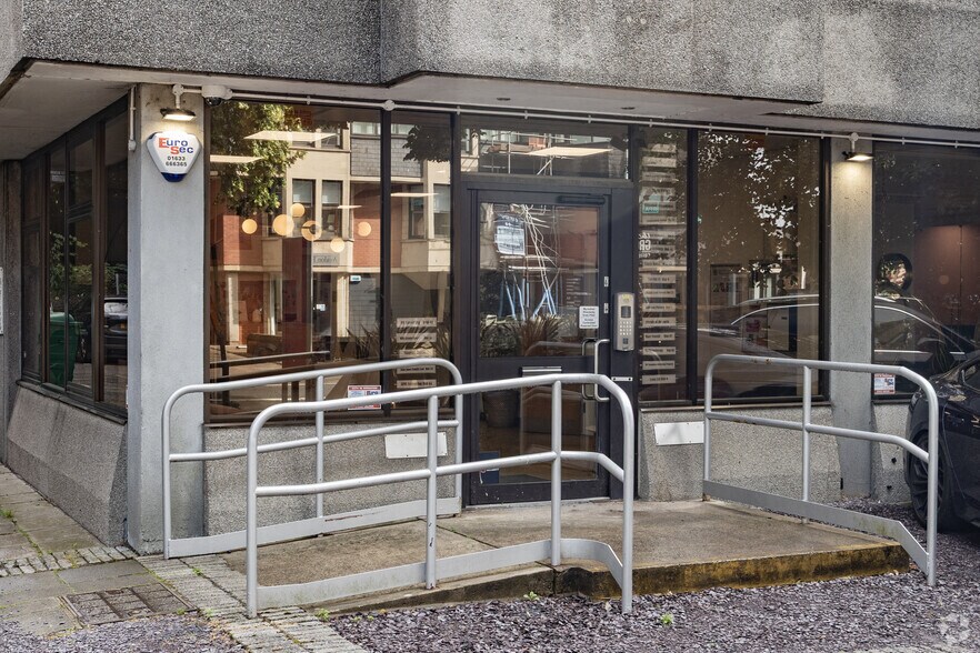 12 Cathedral Rd, Cardiff to rent - Building Photo - Image 3 of 4
