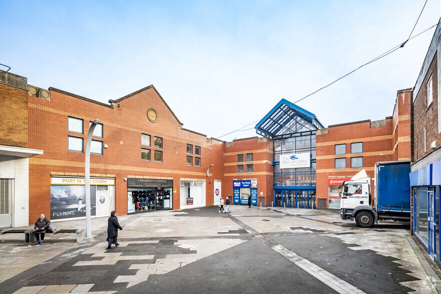 Mercer Walk, Ellesmere Port to rent - Building Photo - Image 2 of 3