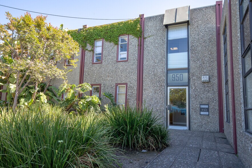 950 Gilman St, Berkeley, CA for rent - Building Photo - Image 3 of 11