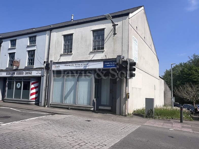 25 Clarence St, Pontypool to rent - Primary Photo - Image 1 of 2