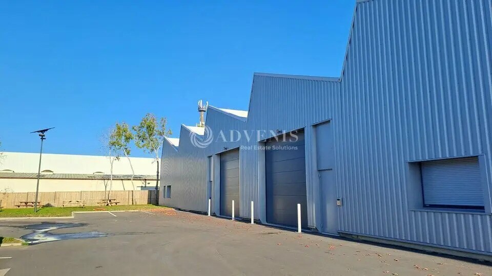 Light Industrial in Carquefou to rent Building Photo- Image 1 of 6