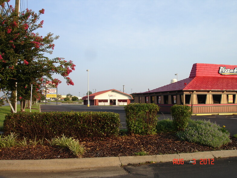 1720-1744 Julian R Allsbrook Hwy, Roanoke Rapids, NC for rent - Building Photo - Image 3 of 8