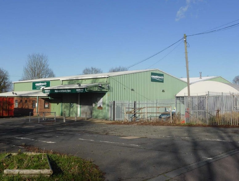 Snitterfield Rd Development Opportunity portfolio of 3 properties for sale on LoopNet.co.uk - Primary Photo - Image 2 of 4