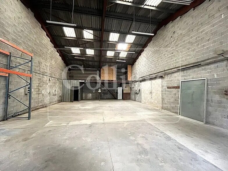 Light Industrial in Roquefort-la-Bédoule to rent - Building Photo - Image 3 of 5