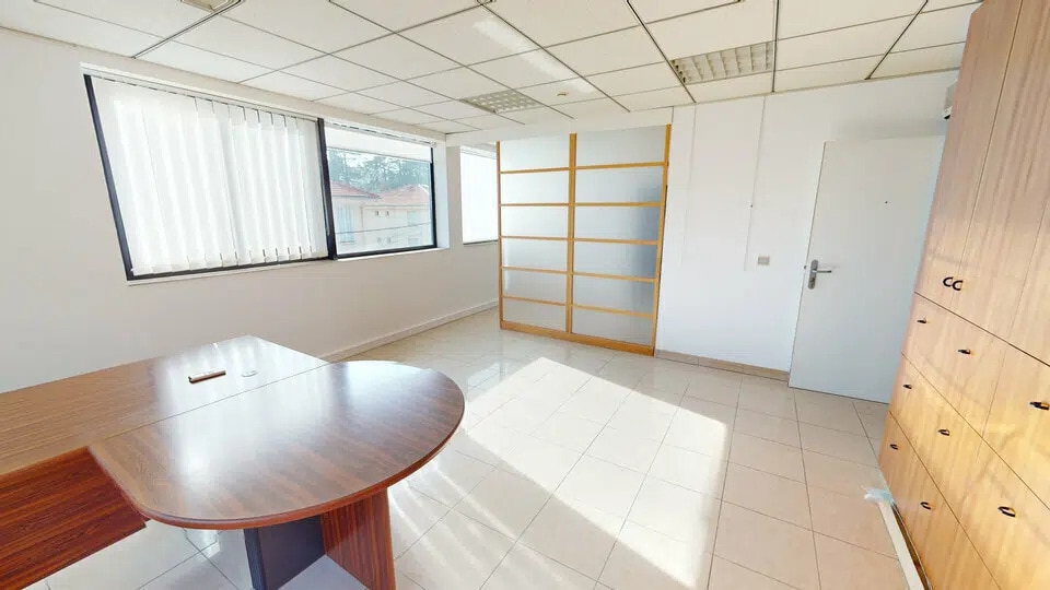 Location Bureaux 70 m² - Photo 1