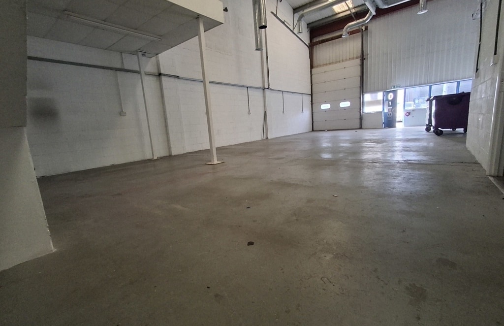 Mile Rd, Bedford to rent Interior Photo- Image 1 of 3