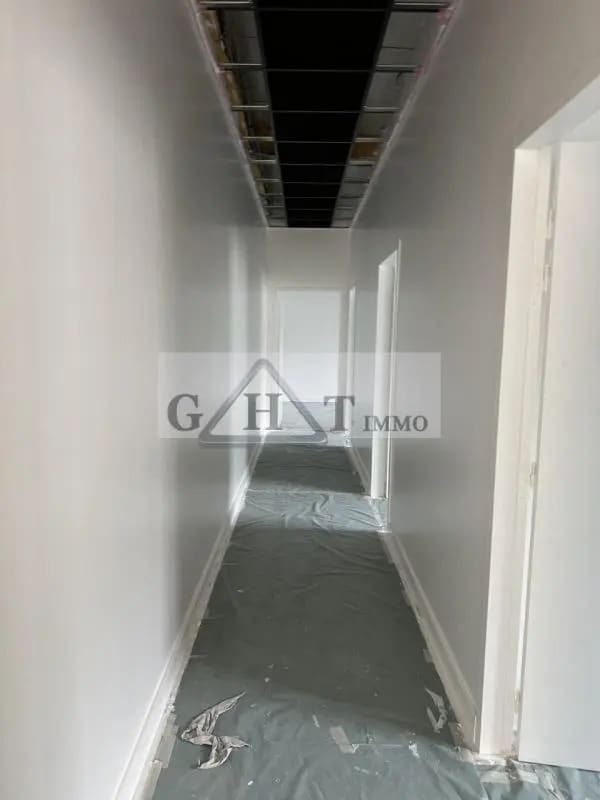 Office in Les Pavillons-sous-Bois to rent Interior Photo- Image 1 of 4