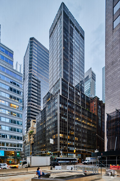 555 Madison Ave, New York, NY for rent - Building Photo - Image 1 of 11