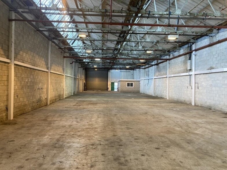 Vale Park Way, Manchester to rent - Building Photo - Image 2 of 2