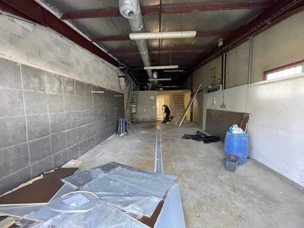 Light Industrial in Vitrolles to rent Interior Photo- Image 1 of 3