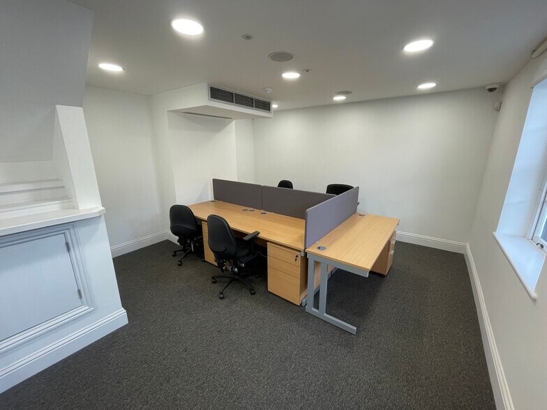 40 High St, West Malling to rent - Building Photo - Image 3 of 3