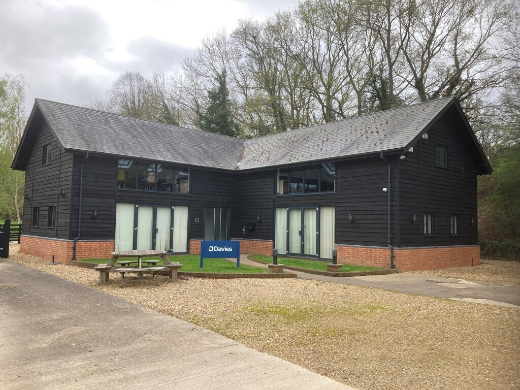 London Rd, Wheatley to rent Building Photo- Image 1 of 2