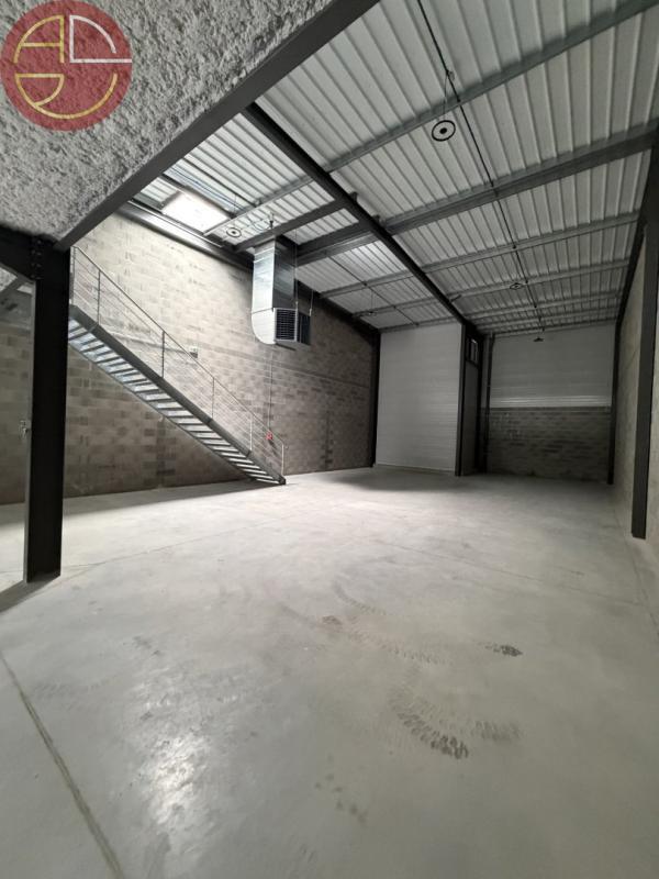 Industrial in Cugnaux to rent Interior Photo- Image 1 of 12