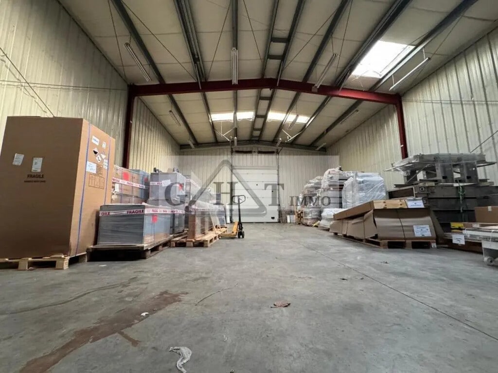 Location Entrepôt 520 m² - Photo 1