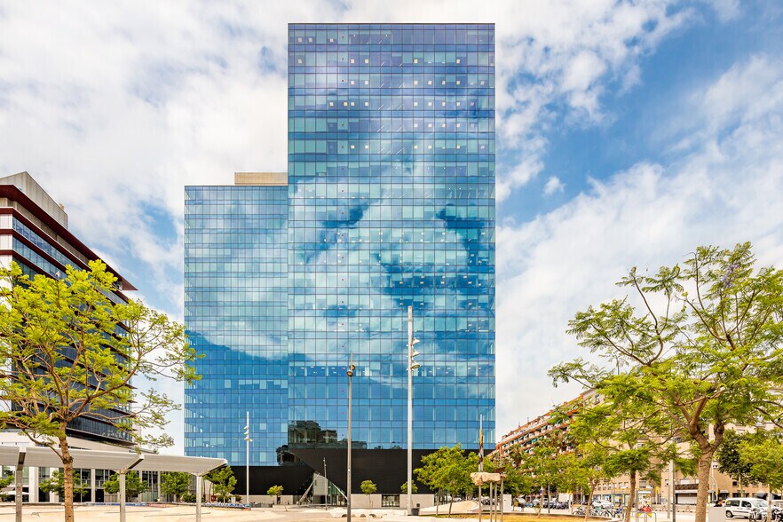 Passeig de la Zona Franca, 105, Barcelona, Barcelona to rent - Primary Photo - Image 1 of 36