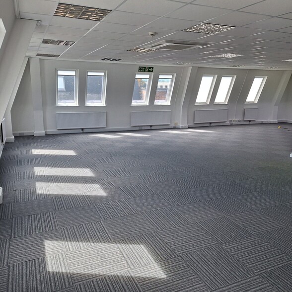 Church Walk, Burgess Hill to rent - Building Photo - Image 3 of 9
