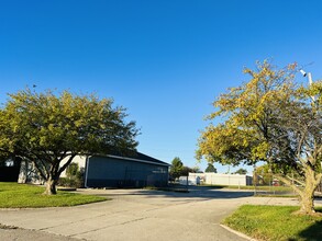 3085 N Kandy Ln, Decatur, IL for rent Building Photo- Image 2 of 3