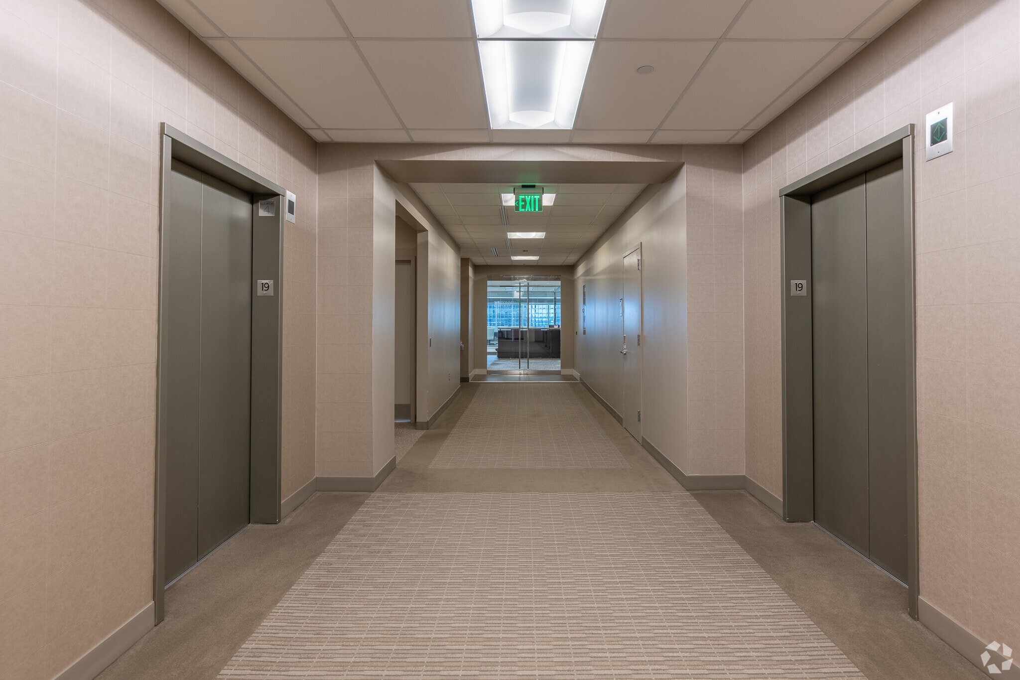 1085 Raymond Blvd, Newark, NJ to rent Interior Photo- Image 1 of 3