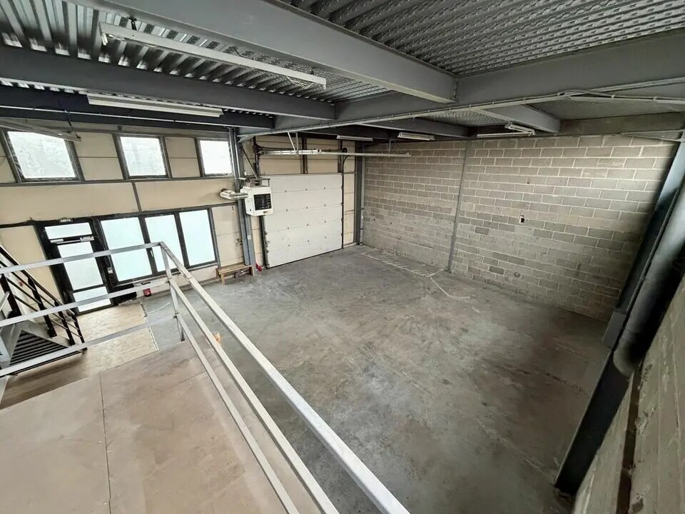 Light Industrial in Le Thillay to rent Interior Photo- Image 1 of 7