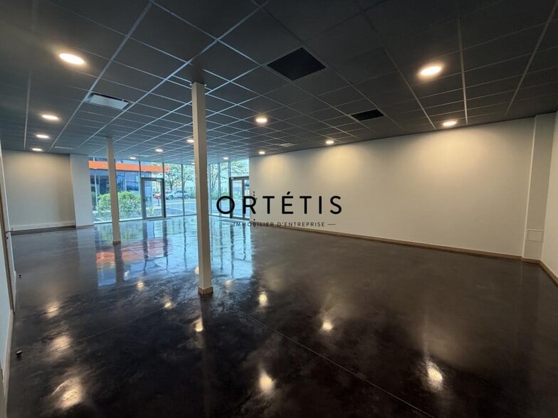 Industrial in Colomiers to rent - Interior Photo - Image 3 of 11