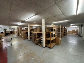 Avenue Two, Witney to rent Interior Photo- Image 2 of 4