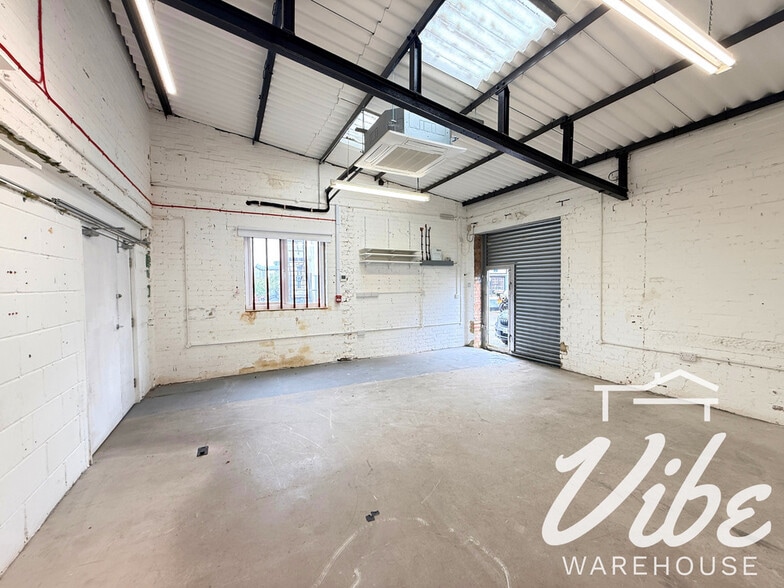 445 Wick Ln, London to rent - Building Photo - Image 1 of 10