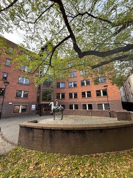 Lewins Mead, Bristol to rent - Building Photo - Image 3 of 4