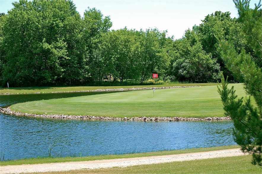 100 Club House Dr, Clintonville, WI for sale - Primary Photo - Image 1 of 1