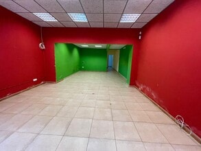 Retail in L'Hospitalet de Llobregat, Barcelona to rent Interior Photo- Image 2 of 9