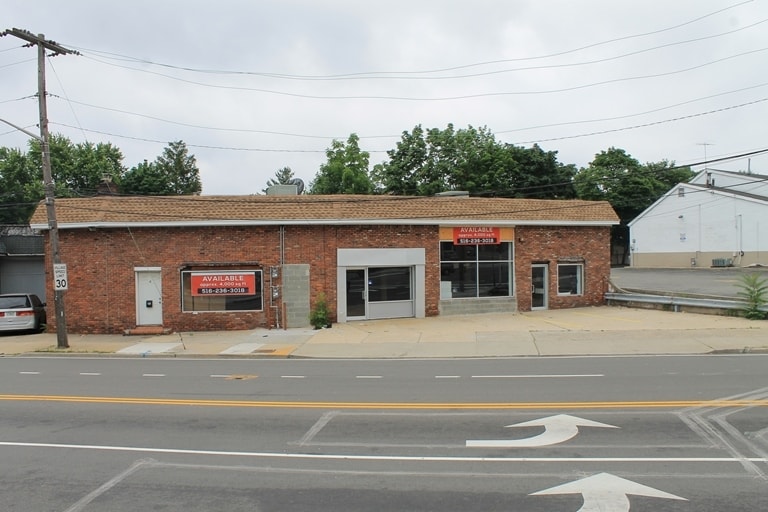 6 Tulip Ave, Floral Park, NY to rent - Building Photo - Image 1 of 14