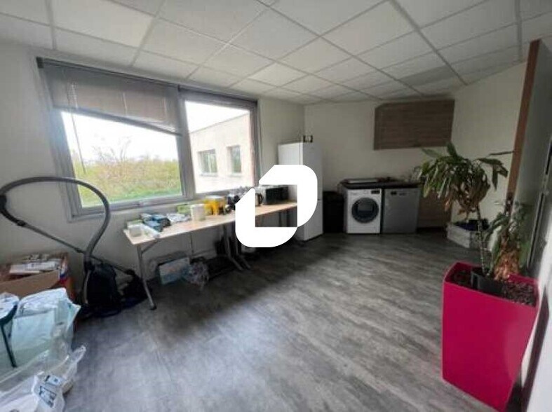 Light Industrial in Nanterre to rent - Building Photo - Image 3 of 40