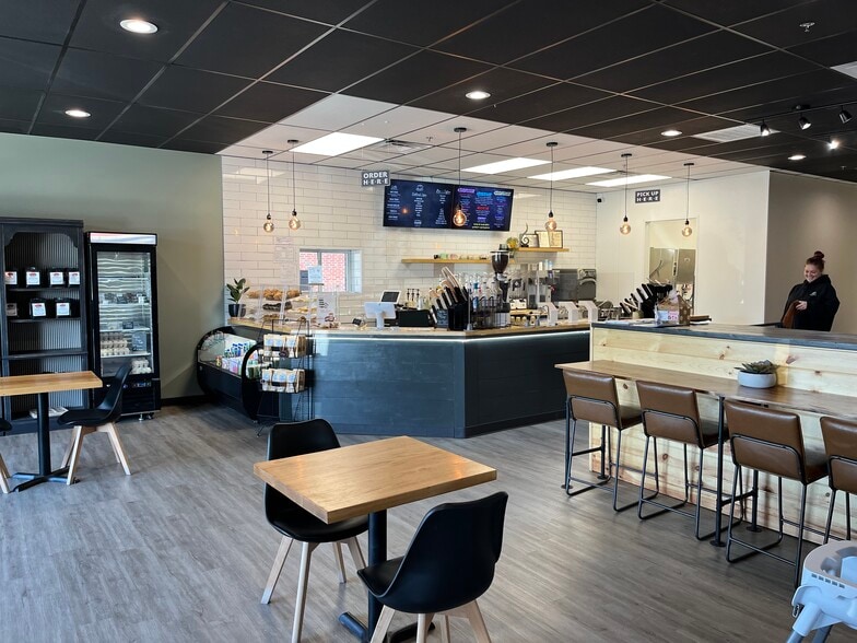 18960 NE 23rd St, Harrah, OK to rent - Interior Photo - Image 2 of 7