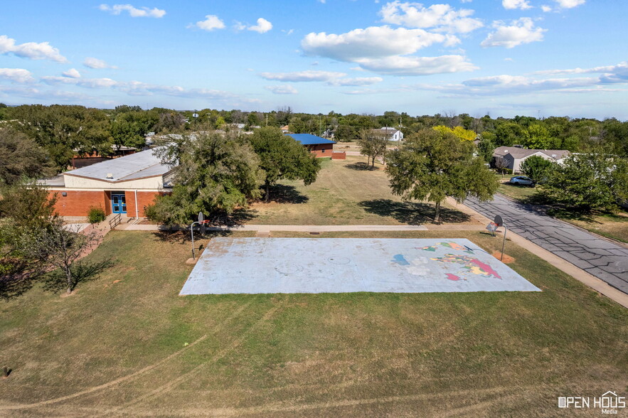 2206 Lucas Ave, Wichita Falls, TX for sale - Building Photo - Image 2 of 21