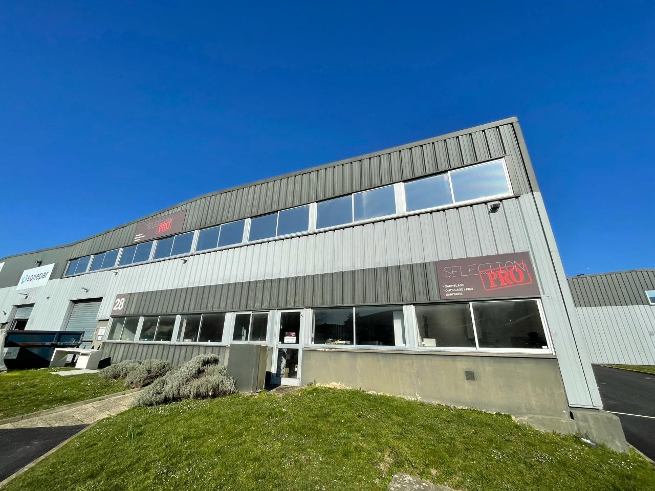 Light Industrial in Massy to rent Building Photo- Image 1 of 11