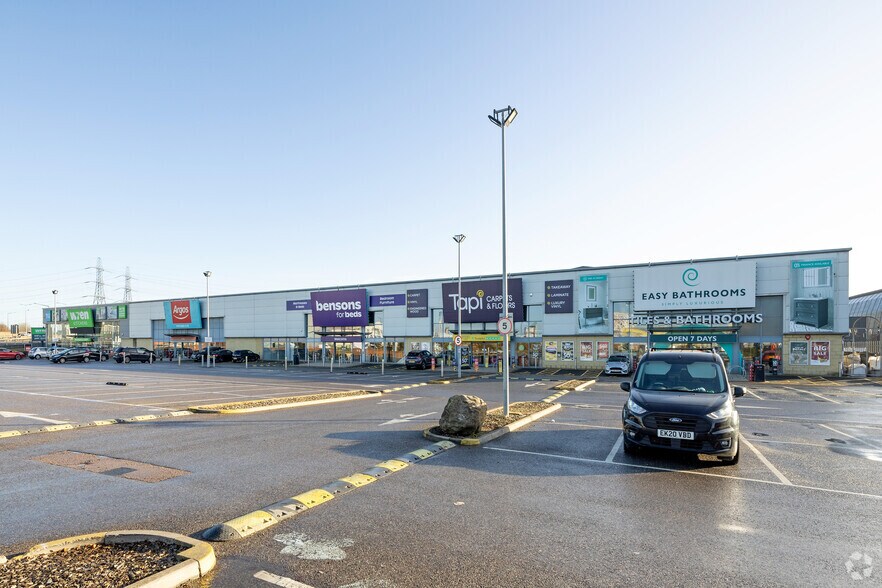 Ravenside Clos, London for sale - Primary Photo - Image 1 of 1