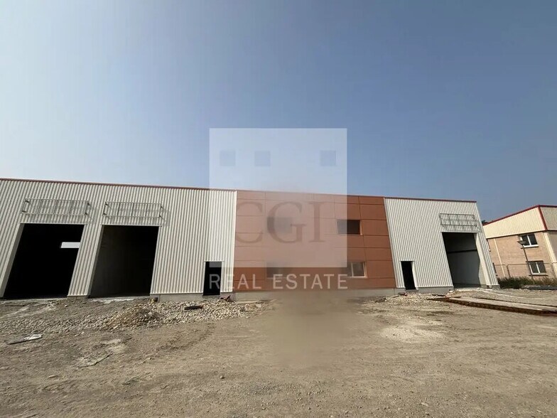 Light Industrial in Chassieu to rent - Building Photo - Image 1 of 11